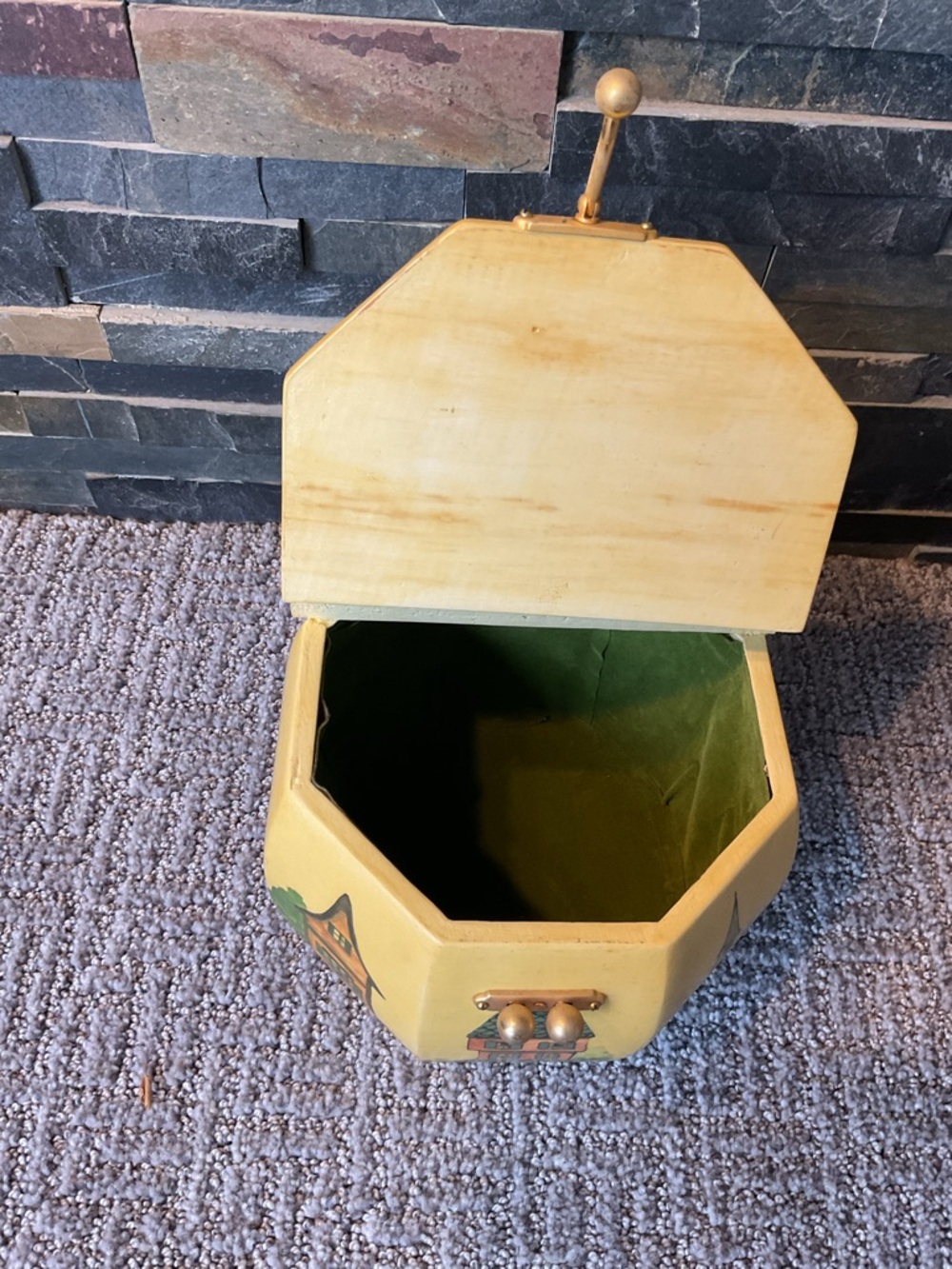 Vintage Style box purse with Handle - Picture 5 of 7